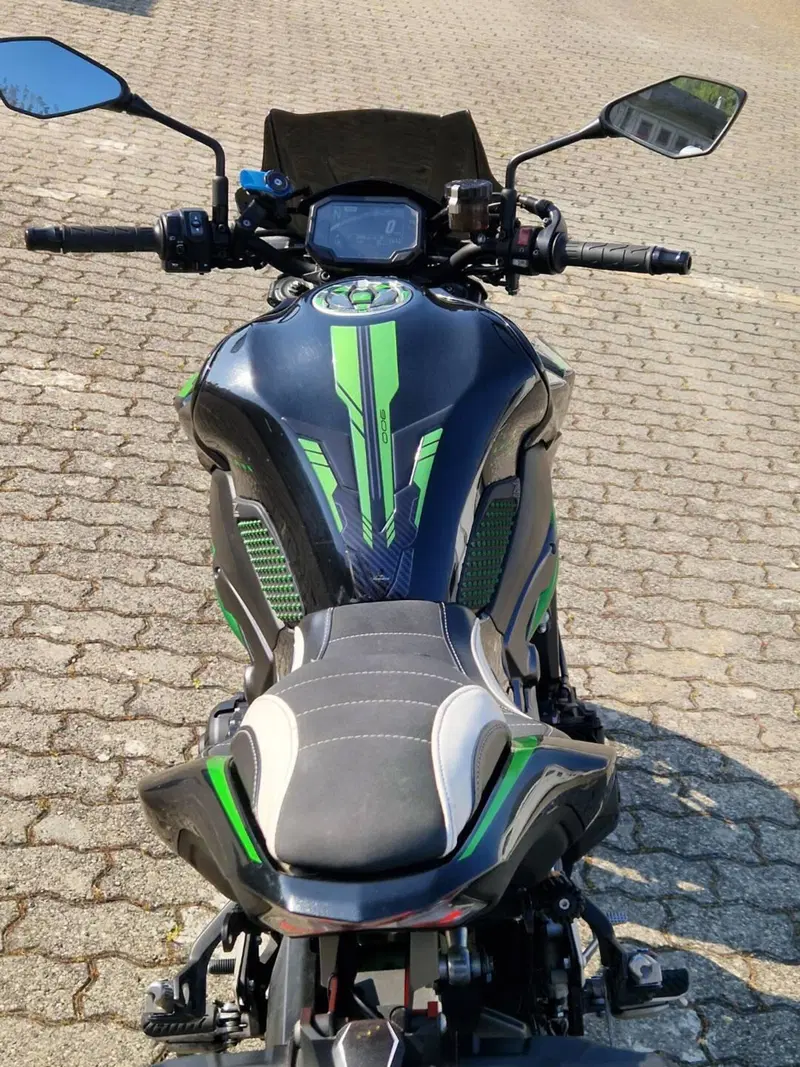 Kawasaki Z 900 SE (2022 - 24) (13)