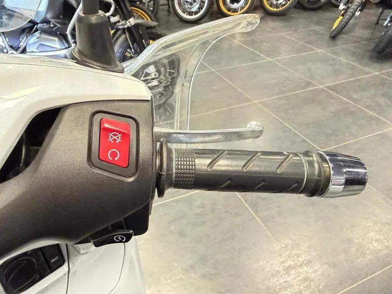 Honda SH 350 (2021 - 24) (8)