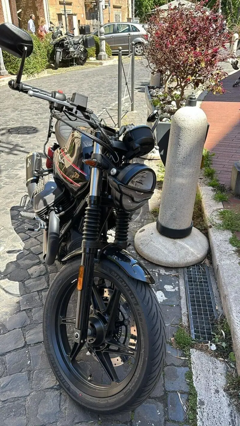 Moto Guzzi V7 Stone Special Edition (2022 - 25)