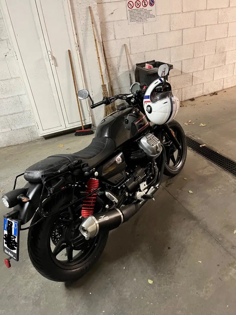 Moto Guzzi V7 Stone Special Edition (2022 - 25) (5)
