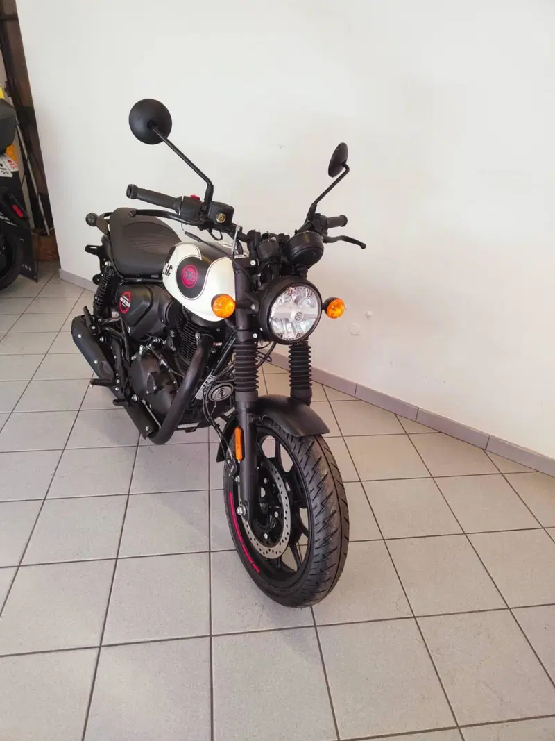 Royal Enfield HNTR 350 (2022 - 26) (6)