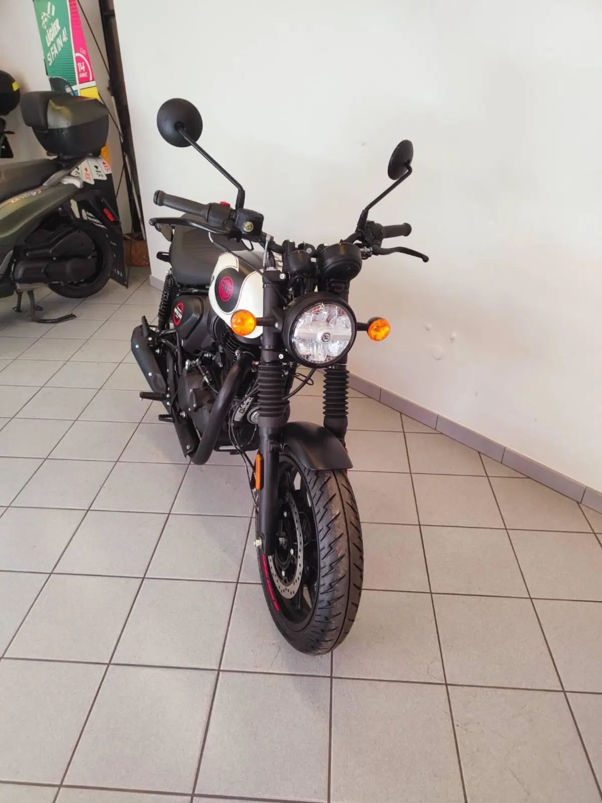 Royal Enfield HNTR 350 (2022 - 26) (7)