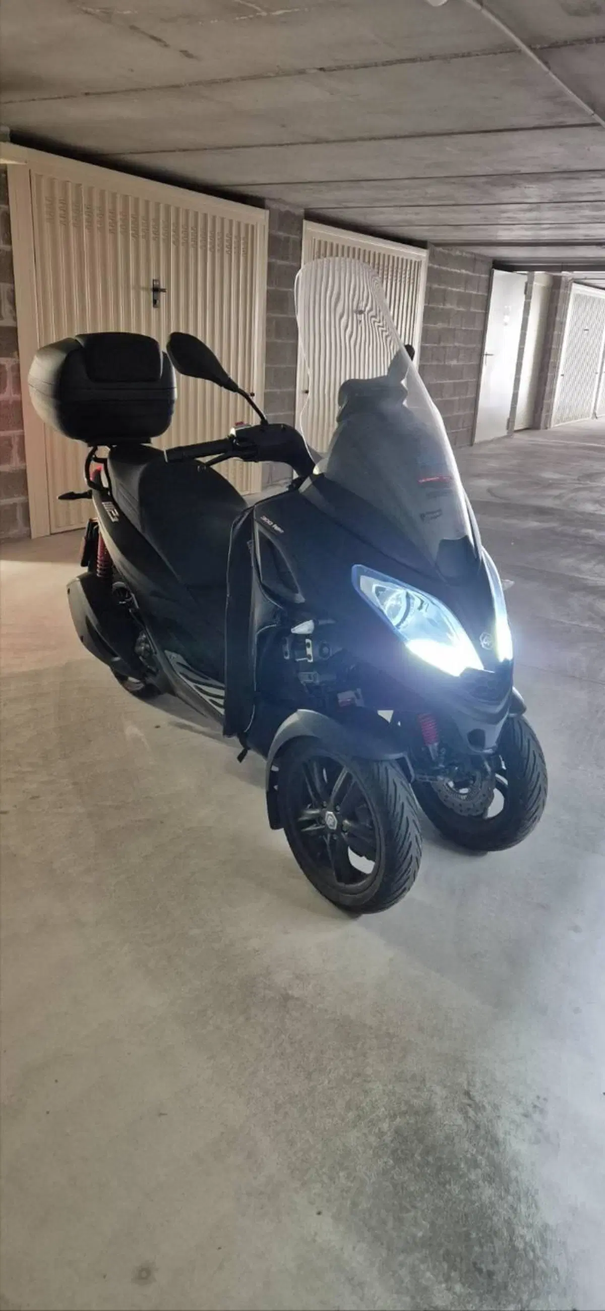 Piaggio Mp3 300 Hpe Sport (2019 - 20) (8)