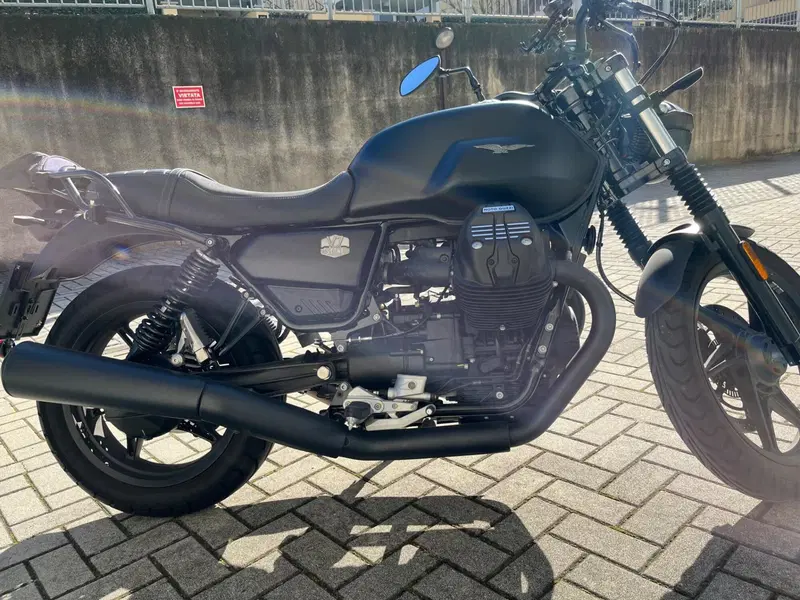 Moto Guzzi V7 Stone (2021 - 24) (5)