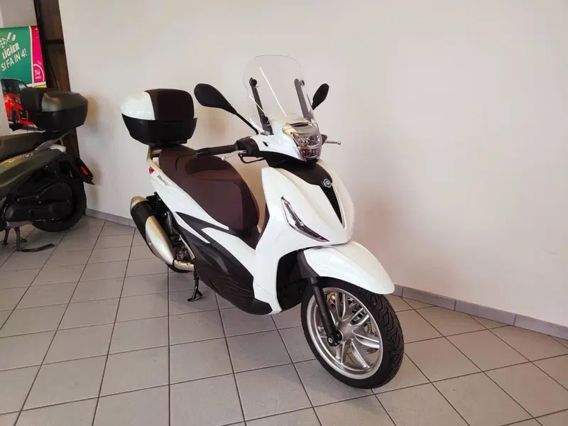 Piaggio Beverly 300 ABS-ASR (2021 - 25) (2)