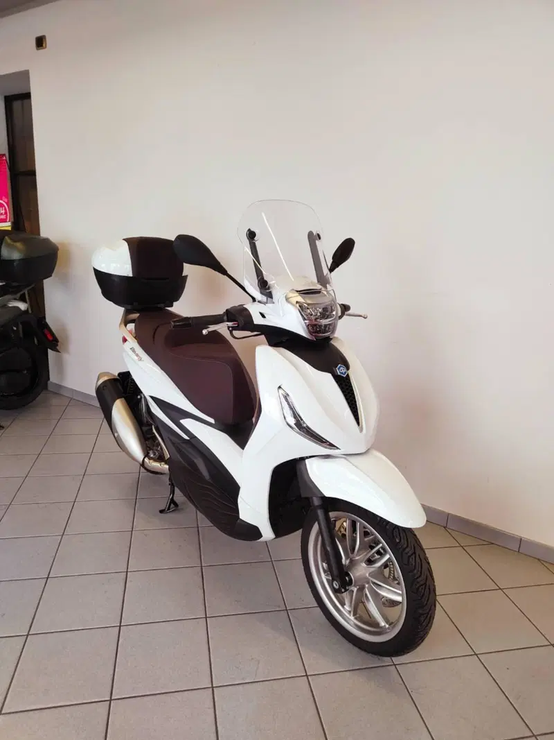 Piaggio Beverly 300 ABS-ASR (2021 - 25) (3)