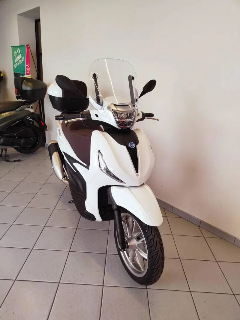 Piaggio Beverly 300 ABS-ASR (2021 - 25) (4)