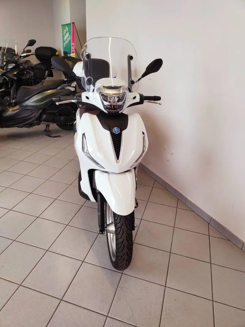 Piaggio Beverly 300 ABS-ASR (2021 - 25) (5)
