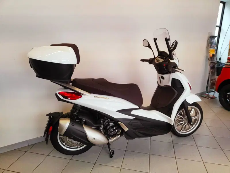 Piaggio Beverly 300 ABS-ASR (2021 - 25) (6)