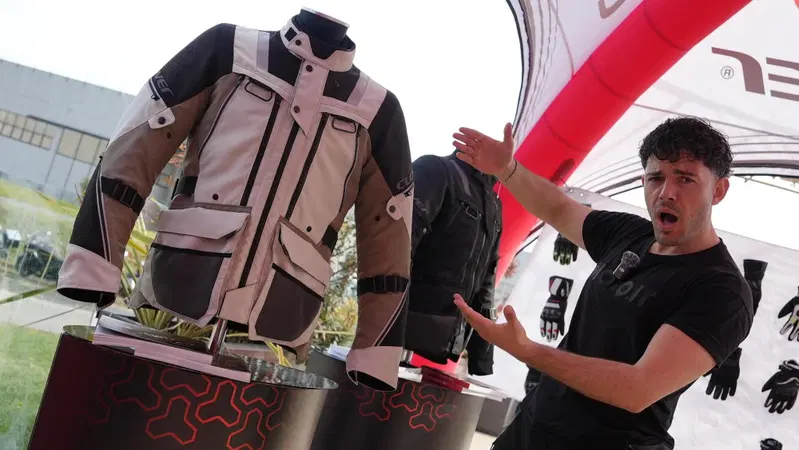 Clover Outland 3 - WP: la giacca tre strati per adventure e mototurismo [VIDEO]