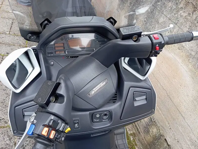 Suzuki Burgman AN 650 Executive ABS (2006 - 12) (4)