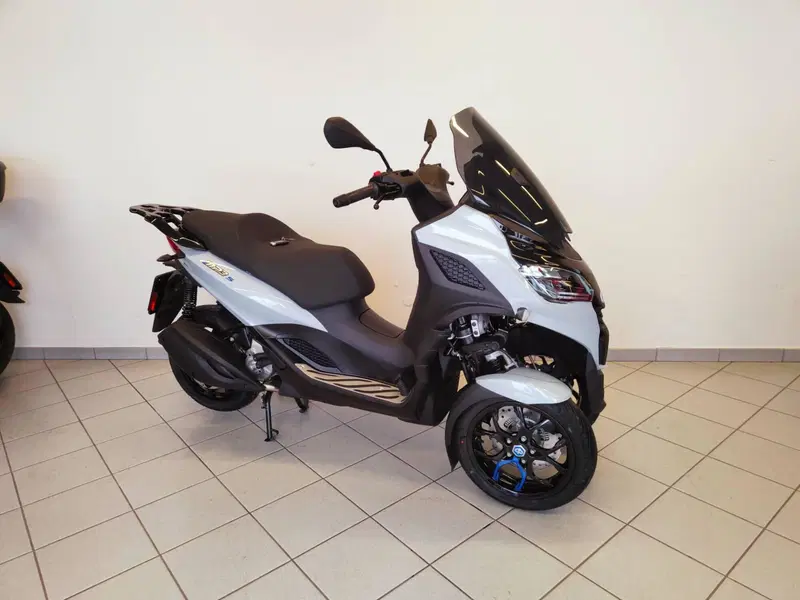 Piaggio MP3 310 Sport (2025 - 26) (2)