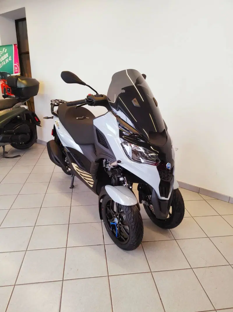Piaggio MP3 310 Sport (2025 - 26) (4)