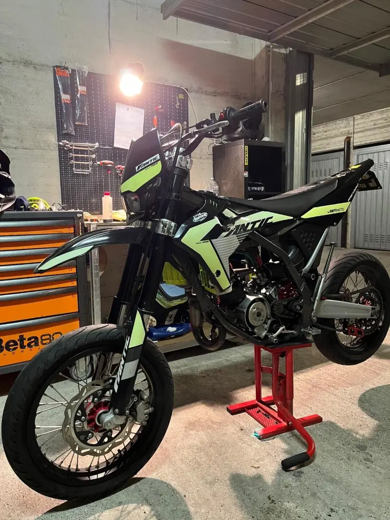Fantic Motor Motard 50 Performance 2t (2020) (8)