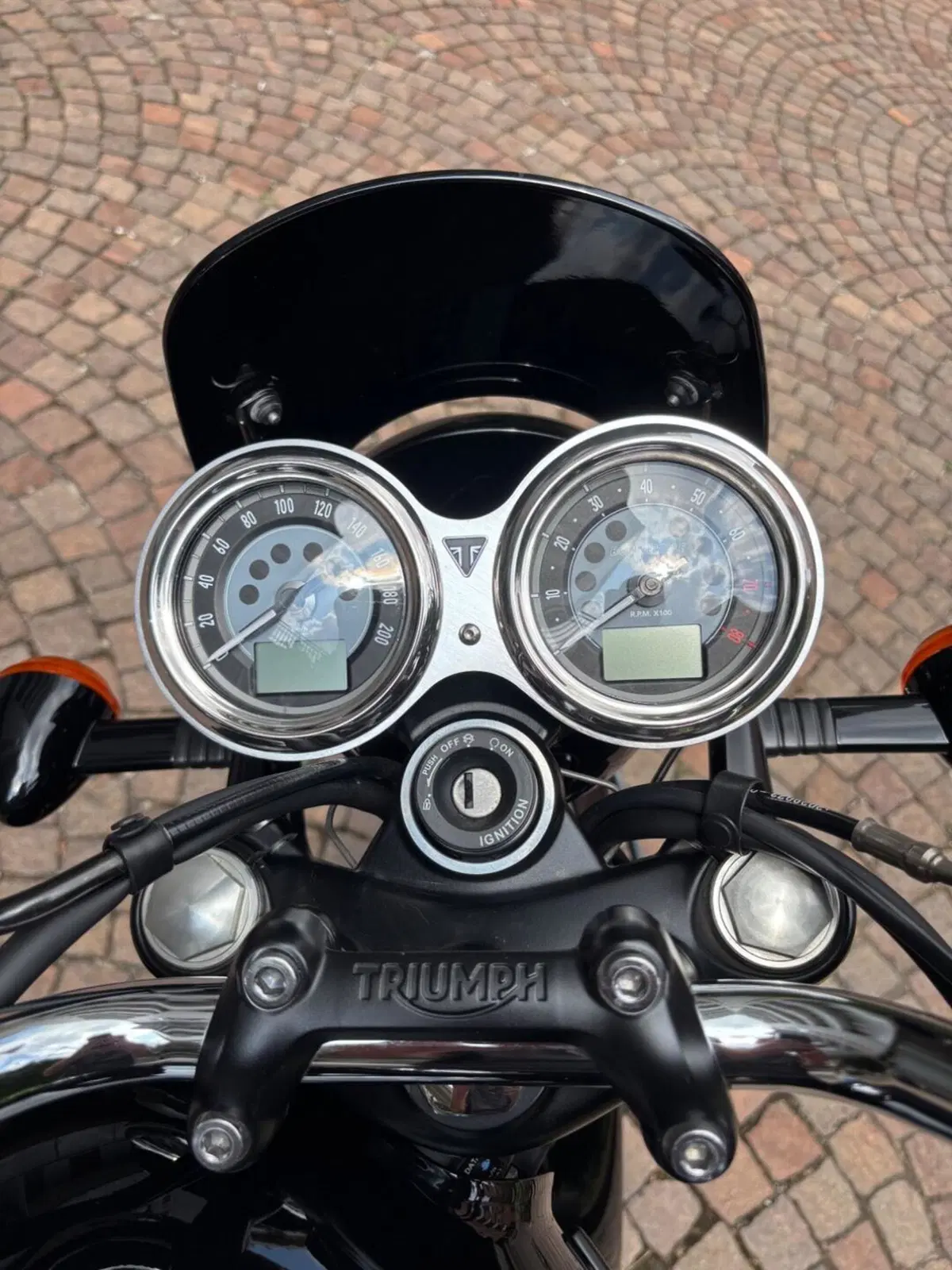 Triumph Bonneville T100 (2021 - 25) (9)