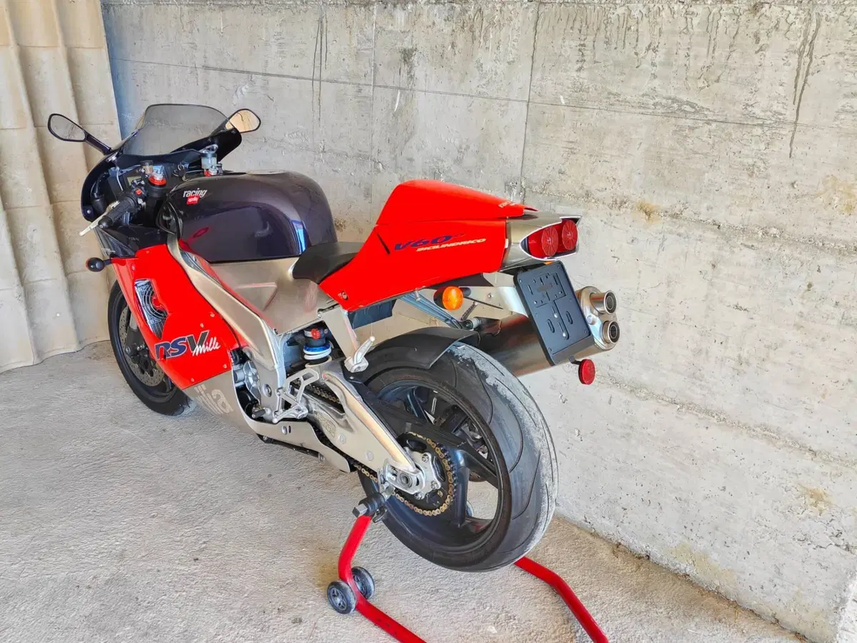 Aprilia RSV 1000 (1998 - 99) (7)