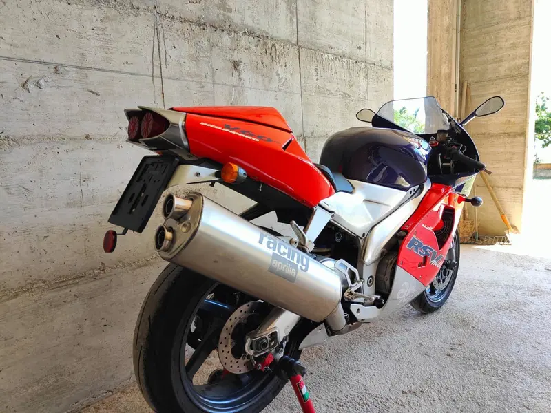 Aprilia RSV 1000 (1998 - 99) (8)