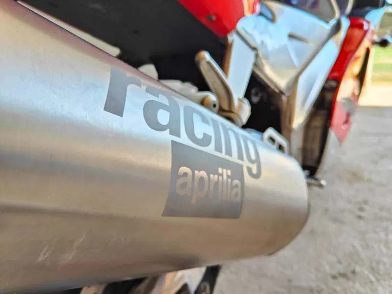 Aprilia RSV 1000 (1998 - 99) (12)