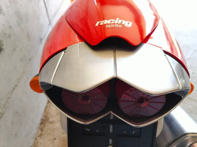 Aprilia RSV 1000 (1998 - 99) (13)