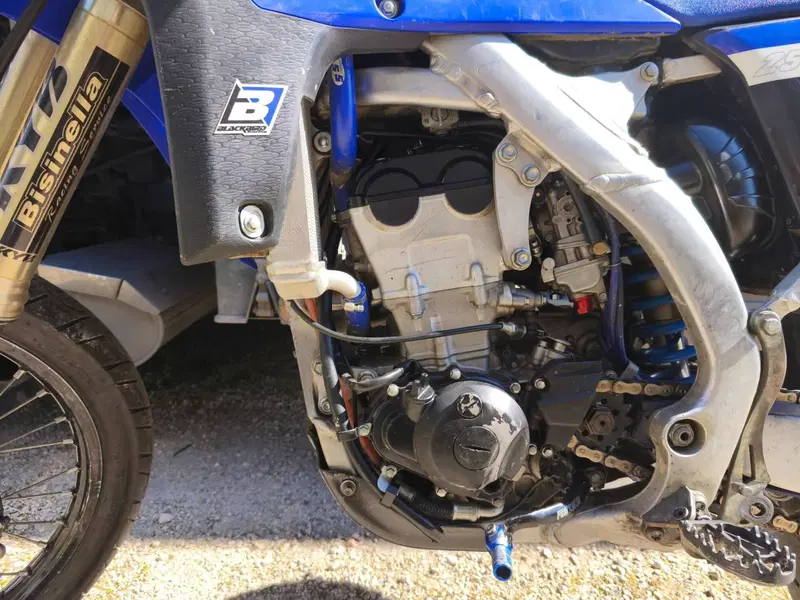 Yamaha YZ 250 F (2010 - 11) (4)