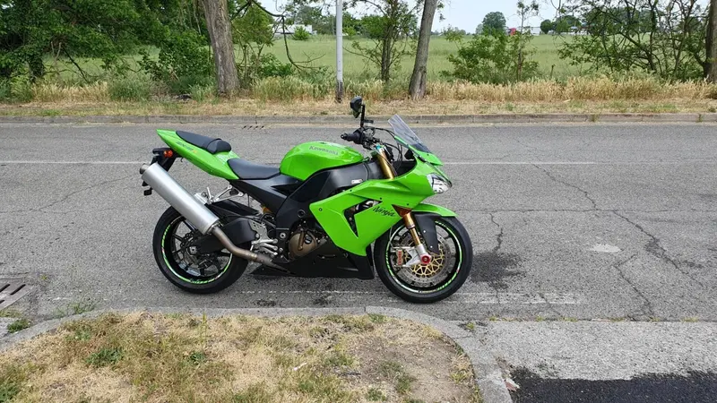 Kawasaki Ninja 1000 ZX-10R (2004 - 05) (2)