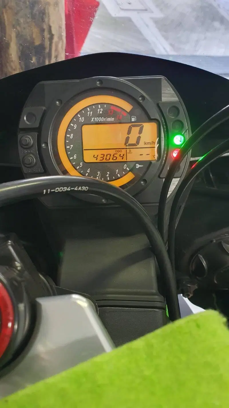 Kawasaki Ninja 1000 ZX-10R (2004 - 05) (3)