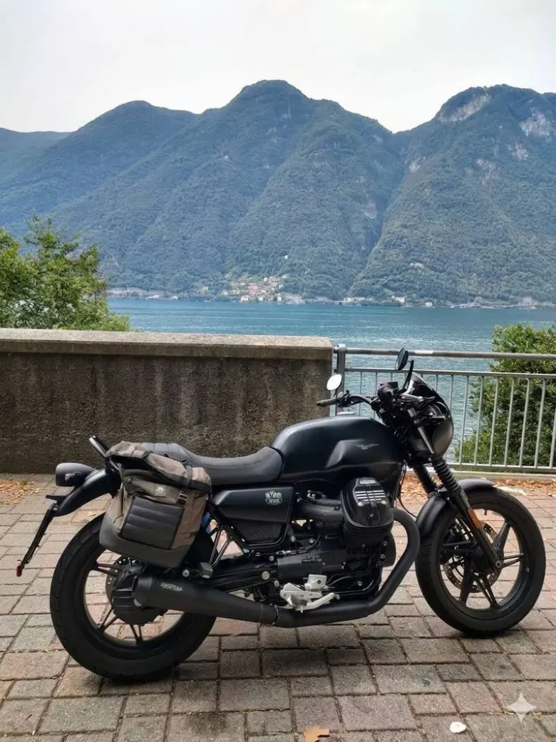 Moto Guzzi V7 Stone (2021 - 24) (4)