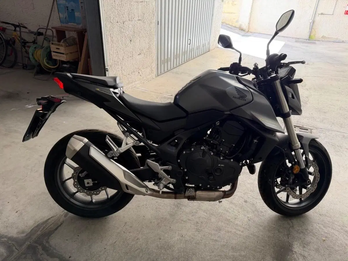 Honda CB 750 Hornet (2023 - 24)