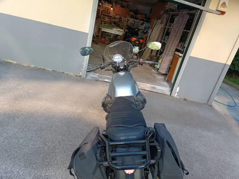 Moto Guzzi V7 Stone Special Edition (2022 - 25)