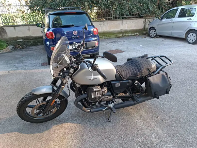 Moto Guzzi V7 Stone Special Edition (2022 - 25) (2)