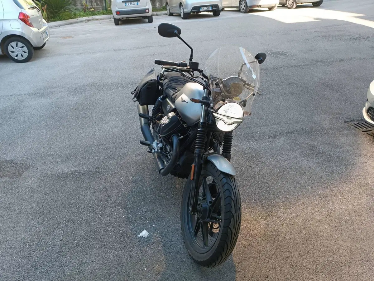 Moto Guzzi V7 Stone Special Edition (2022 - 25) (3)