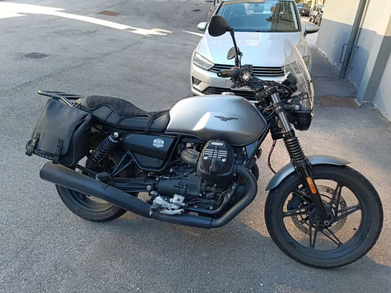 Moto Guzzi V7 Stone Special Edition (2022 - 25) (4)