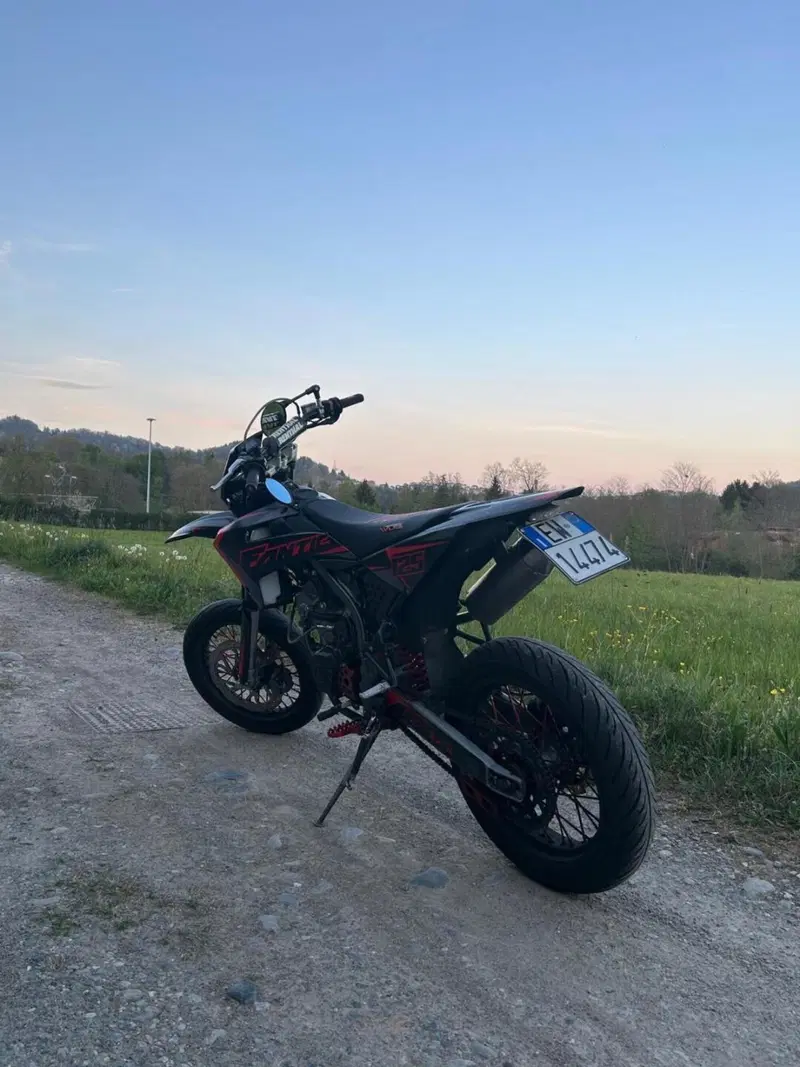 Fantic Motor XMF 125 Motard Competition 4t (2021 - 22) (3)