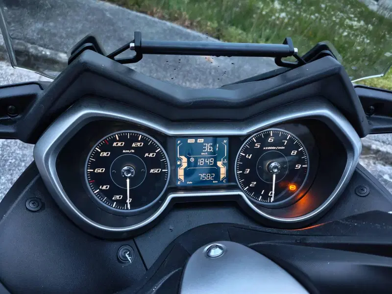 Yamaha X-Max 300 (2021 - 24) (5)