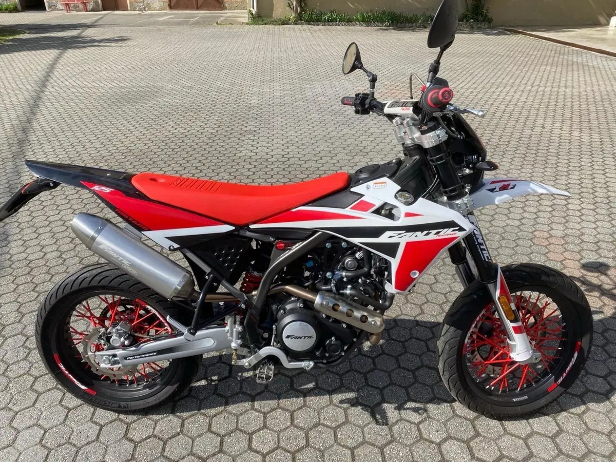 Fantic Motor XMF 125 Motard Performance 4t (2021 - 22) (2)