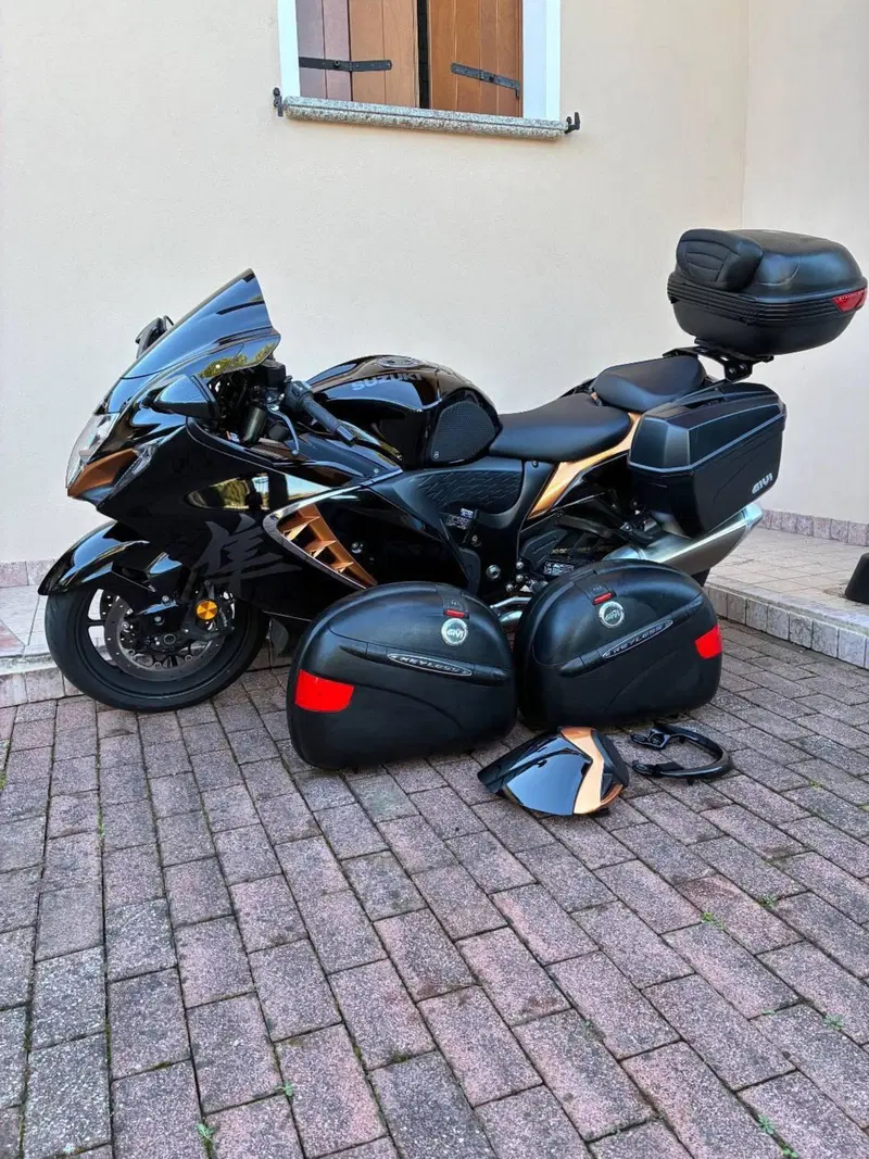 Suzuki GSX 1300 R Hayabusa (2021 - 24) (2)
