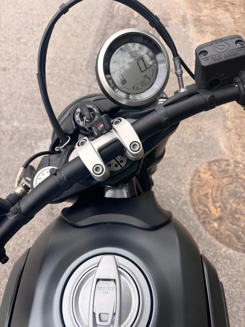 Ducati Scrambler 800 Night Shift (2021 - 22) (4)