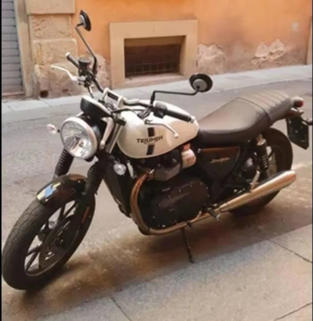 Triumph Street Twin 900 (2017 - 18) (4)