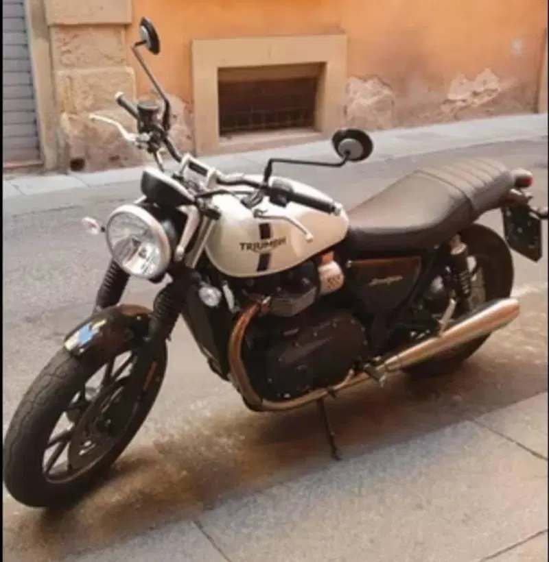 Triumph Street Twin 900 (2017 - 18) (4)