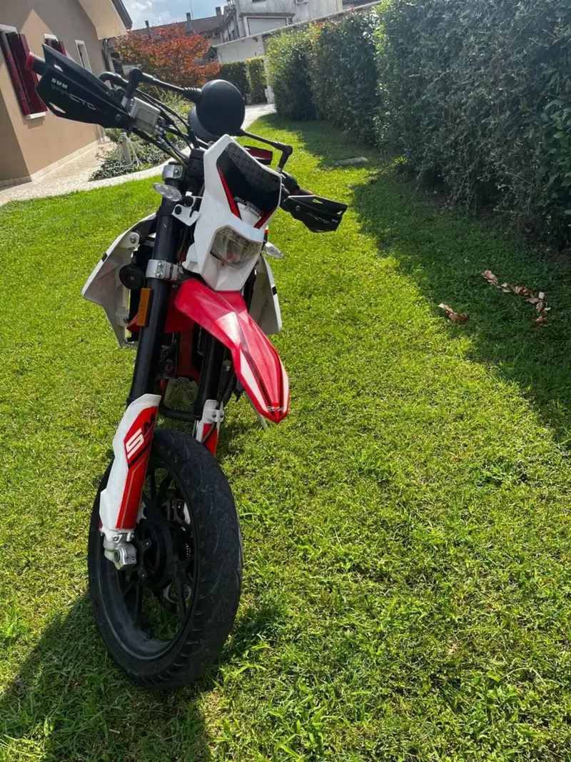 Swm SM 125 R (2022 - 24) (4)