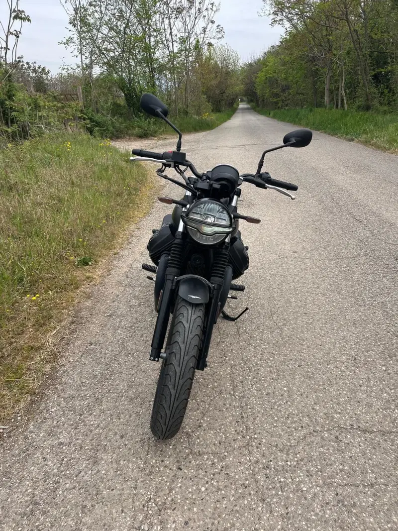 Moto Guzzi V7 Stone (2021 - 24) (5)