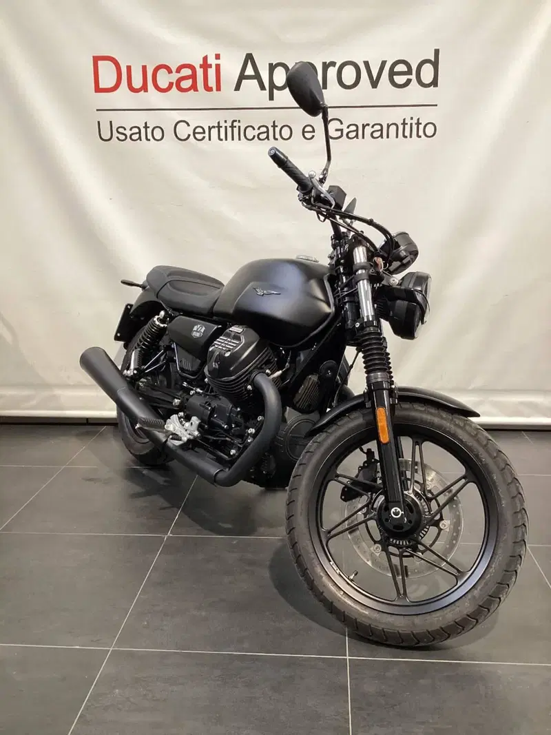 Moto Guzzi V7 Stone (2021 - 24) (2)