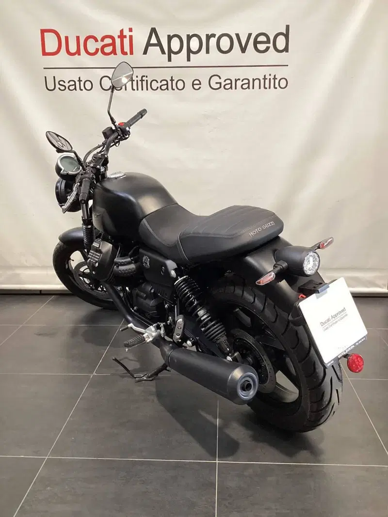 Moto Guzzi V7 Stone (2021 - 24) (4)