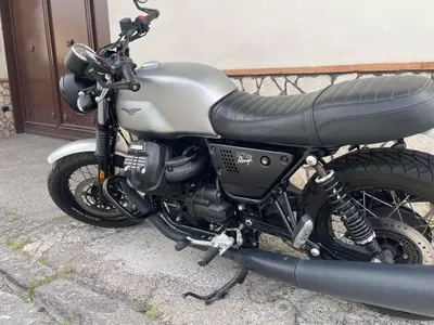 Moto Guzzi V7 III Rough (2018 - 20) usata