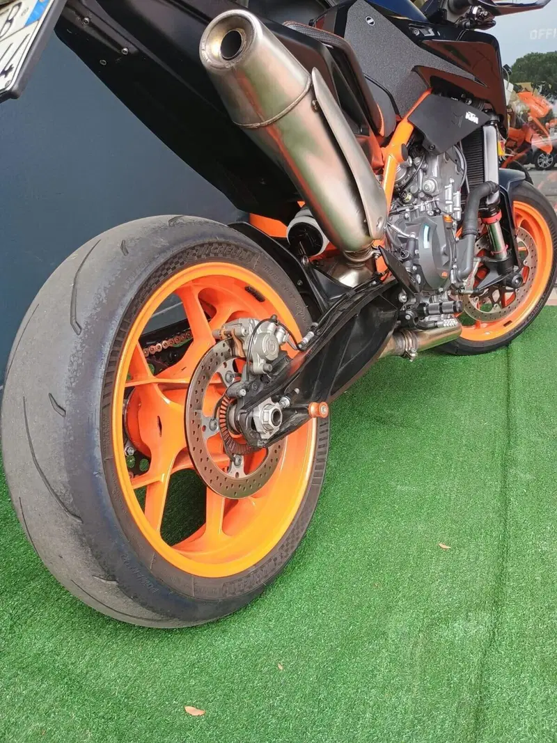 KTM 890 Duke R (2022 - 23) (11)