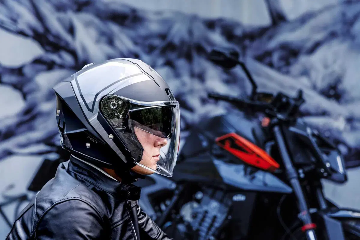 AIROH lancia il nuovo casco jet H 21