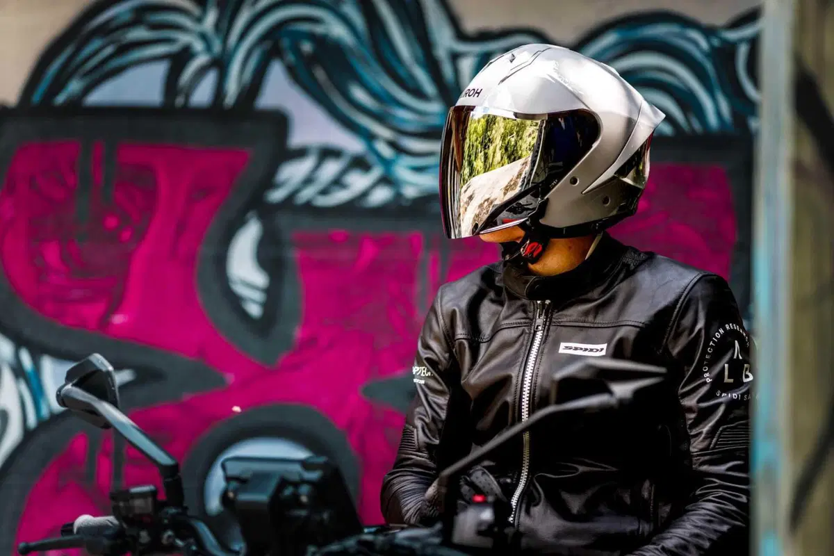 AIROH lancia il nuovo casco jet H 21 (2)