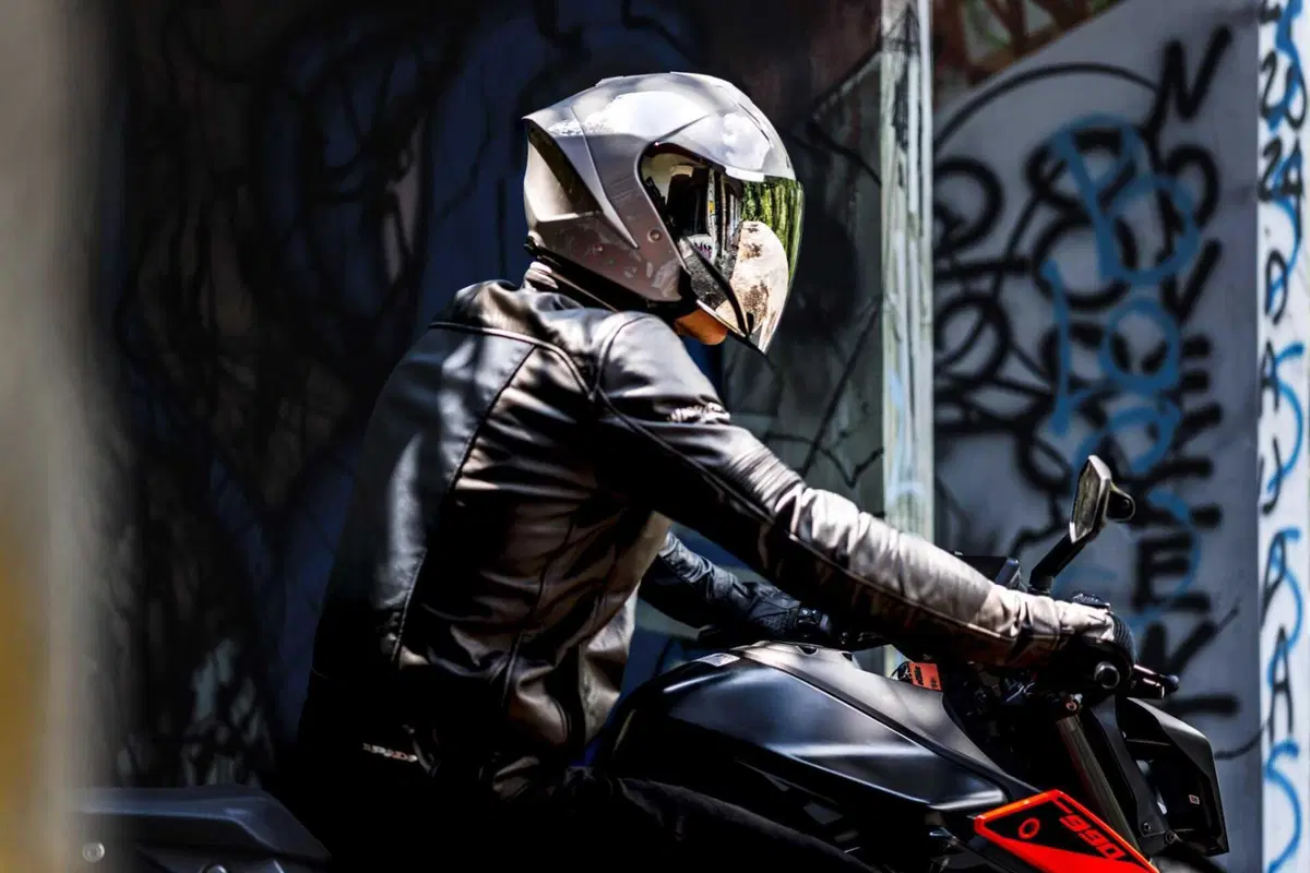 AIROH lancia il nuovo casco jet H 21 (3)