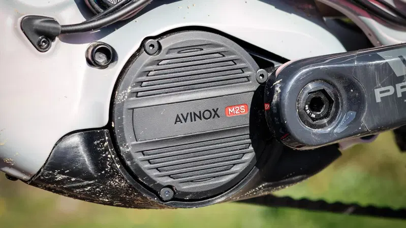 Ci serve tanta potenza? Il primo test del nuovo Avinox M2S [VIDEO]