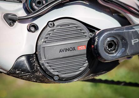 Ci serve tanta potenza? Il primo test del nuovo Avinox M2S [VIDEO]